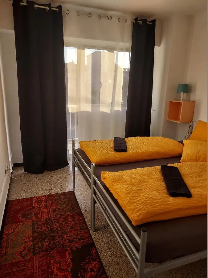 Hostal Residencia Orsi 埃尔阿雷纳尔